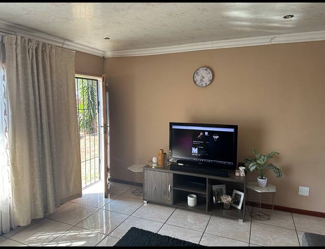 3 BEDROOM GATED ESTATE FOR SALE IN THE ORCHARDS